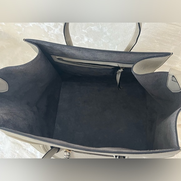 Celine Phantom Médium Quartz Calfskin Handbag with Suede inner lining - Picture 3 of 9